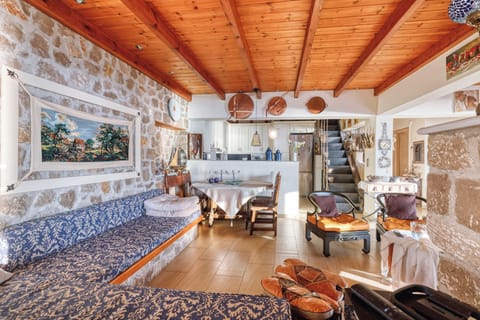 Villa, 4 Bedrooms, Private Pool, Garden View | Living area | Books