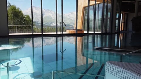 Sauna, hot tub, steam room, hot springs, massages