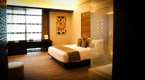 Executive Room, 1 King Bed, Smoking | Premium bedding, down comforters, pillowtop beds, minibar