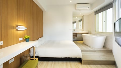 Deluxe Double Room | Premium bedding, iron/ironing board, free WiFi, bed sheets