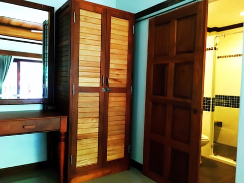 Family Room | In-room safe, desk, free WiFi