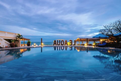 Outdoor pool, pool umbrellas, sun loungers