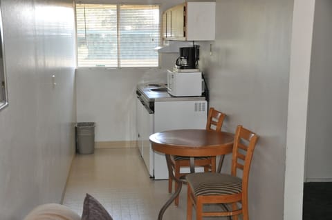 Deluxe Studio Suite, 1 Queen Bed, 1 Sofa bed, Kitchen, Non Smoking | Private kitchenette | Mini-fridge, microwave, coffee/tea maker