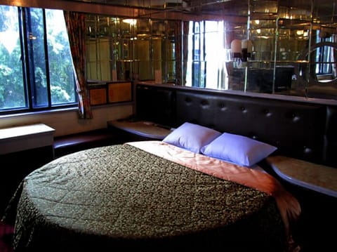 Double Room | Individually decorated, free WiFi, bed sheets