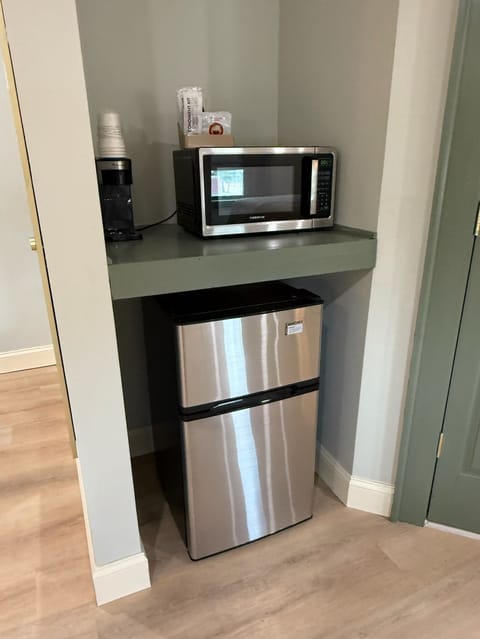 Signature Suite | Mini-refrigerator