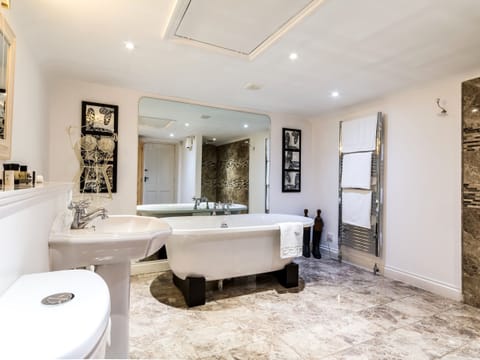 Executive Double Room, Ensuite (The Fotheringhay) | Bathroom