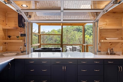 Cabin, 5 Bedrooms | Private kitchen | Coffee/tea maker, fridge, oven, stovetop