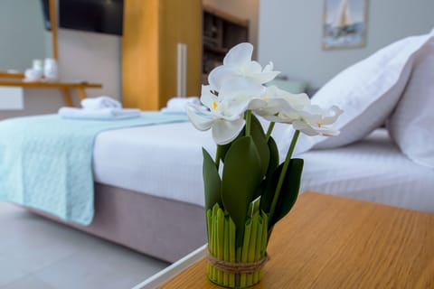 Family Quadruple Room | Desk, laptop workspace, free WiFi, bed sheets