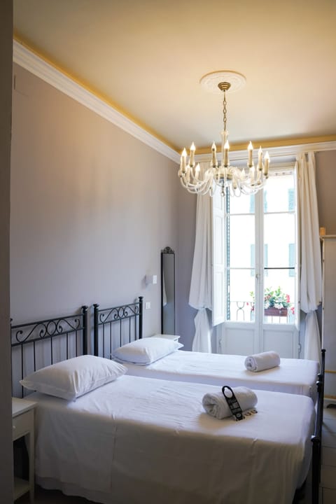 Superior Twin Room | Courtyard view