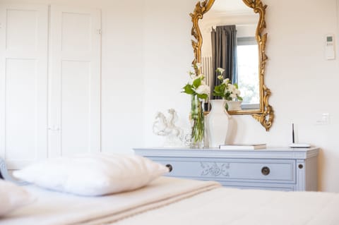 Double or Twin Room (Elegant) | Desk, free WiFi, bed sheets