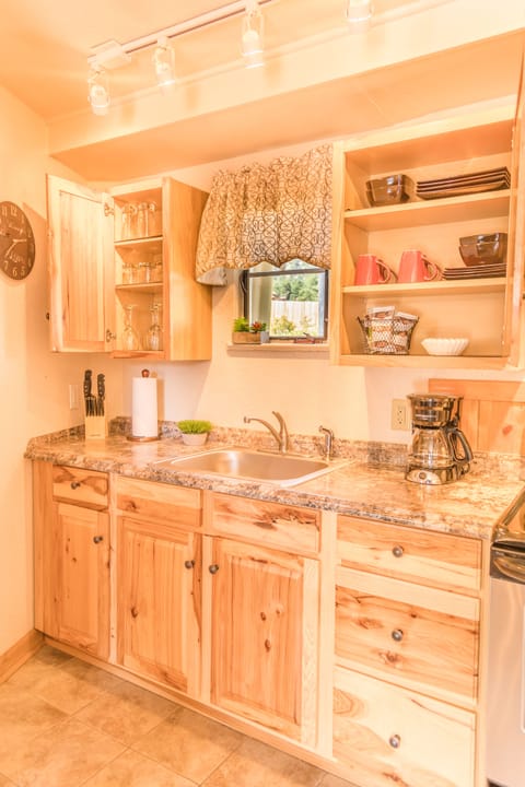 King Suite with Kitchen | In-room dining