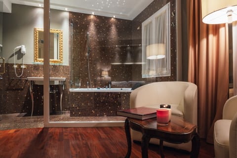 Luxury Double Room, Jetted Tub | Bathroom | Free toiletries, hair dryer, slippers