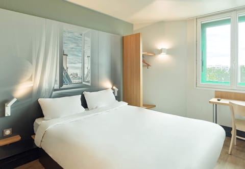 Double Room | Premium bedding, desk, soundproofing, free WiFi