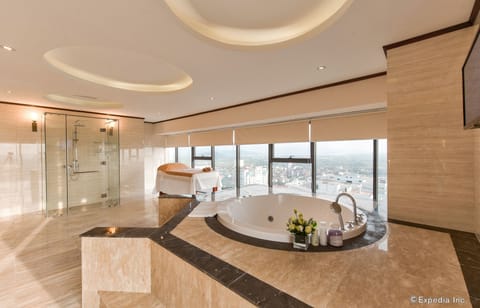 Sauna, hot tub, steam room, body treatments, hydrotherapy