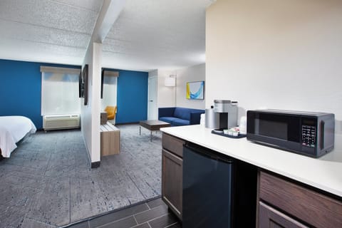 Suite, 1 King Bed, Accessible (Comm, Mobil, Accessible Tub) | Premium bedding, in-room safe, desk, laptop workspace