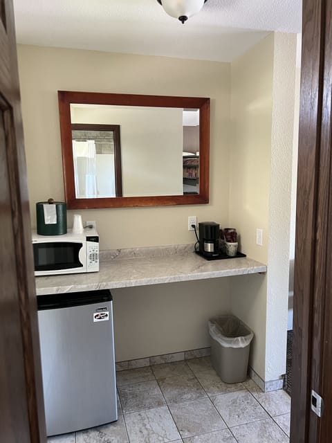 Family Triple Room | Laptop workspace, free WiFi, bed sheets