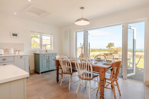 Cottage | Private kitchen | Fridge, dishwasher, electric kettle, toaster