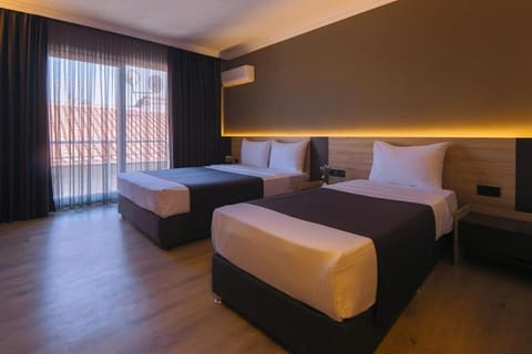 Standard Triple Room | Premium bedding, minibar, free WiFi, bed sheets