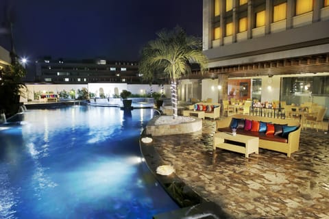 Outdoor pool, sun loungers