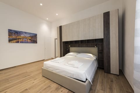 Comfort Apartment | 2 bedrooms, premium bedding, down comforters, laptop workspace