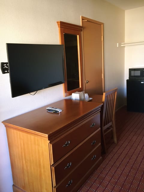 40-inch LED TV with cable channels, TV