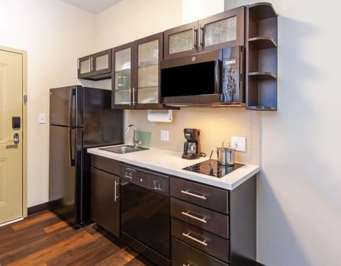 Desk, laptop workspace, iron/ironing board, WiFi (free)