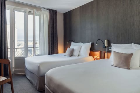 Premium bedding, minibar, desk, blackout drapes