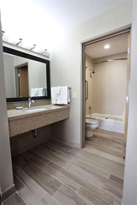 Suite, 1 King Bed, Non Smoking, Refrigerator | Bathroom | Combined shower/tub, free toiletries, hair dryer, towels