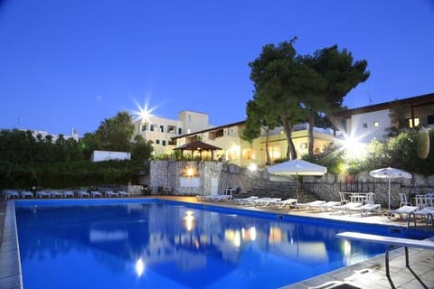 Seasonal outdoor pool, pool umbrellas, sun loungers