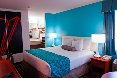 Standard Room, 1 King Bed | Desk, laptop workspace, iron/ironing board, free cribs/infant beds