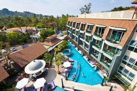 Outdoor pool, pool umbrellas, sun loungers