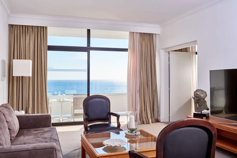 Presidential Suite, Sea View | Living area | TV, table tennis