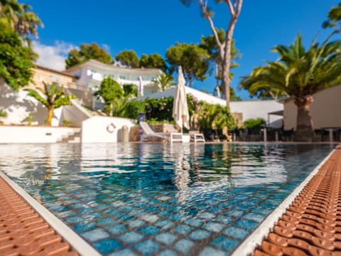 2 outdoor pools, pool umbrellas, sun loungers
