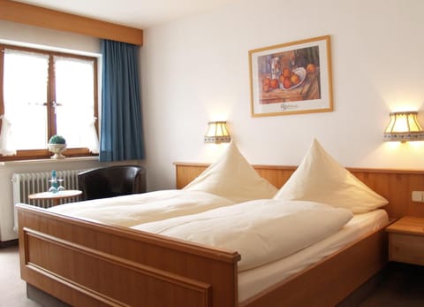 Individually furnished, desk, free WiFi, bed sheets