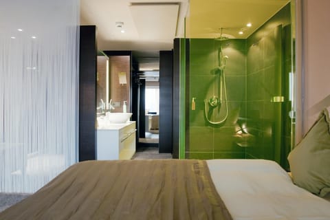 Deluxe Room | Premium bedding, minibar, in-room safe, desk