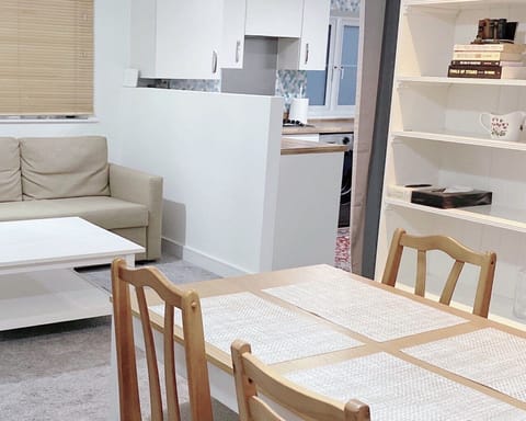 Comfort Room | Living area | 40-inch Smart TV with digital channels, TV