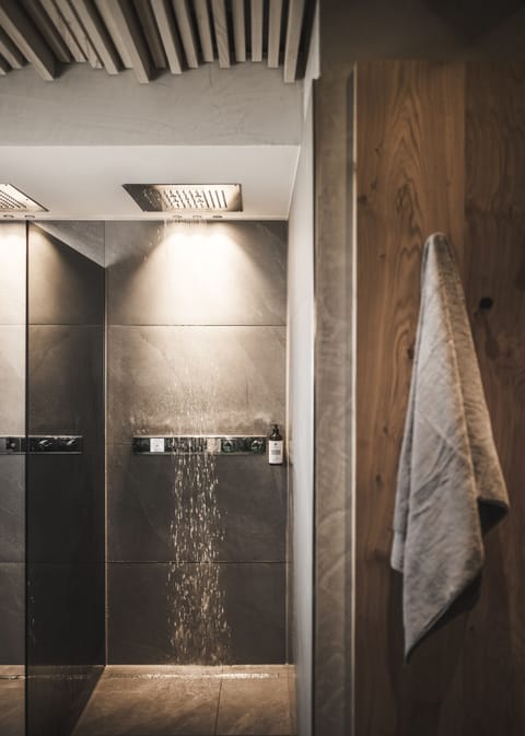 Sauna, steam room, deep-tissue massages, sports massages, massages