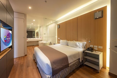 Executive Suite, 1 King Bed with Sofa bed, Hot Tub (Massage Sofa) | In-room safe, desk, iron/ironing board, free WiFi