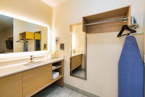 Deluxe Room, 1 King Bed | Bathroom | Separate tub and shower, hair dryer, towels, soap