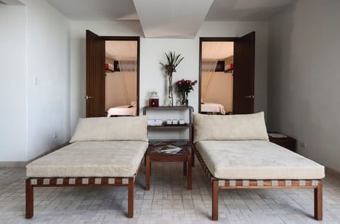 Couples treatment rooms, sauna, hot tub, steam room, body treatments