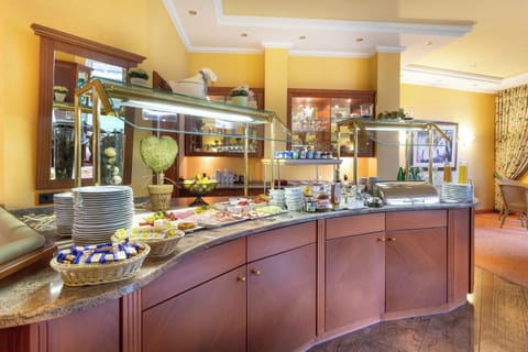 Daily buffet breakfast for a fee