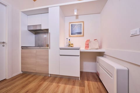 Chalet, 2 Bedrooms (Pianosa) | Private kitchenette | Fridge, stovetop, cookware/dishes/utensils