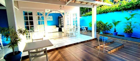 Standard Twin Room | Living area | 40-inch flat-screen TV with cable channels