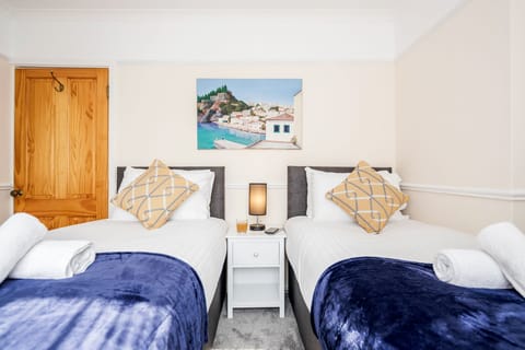 Deluxe Apartment, Private Bathroom (41WS ) | 4 bedrooms