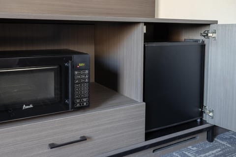 In-room safe, desk, laptop workspace, iron/ironing board