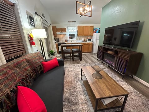 Deluxe Cabin, Multiple Beds, Non Smoking | Living area | 32-inch flat-screen TV with cable channels, TV