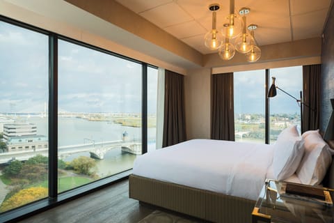 Suite, 1 King Bed with Sofa bed, River View | Premium bedding, down comforters, in-room safe, desk