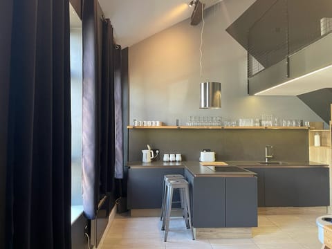 Luxury Penthouse, Private Bathroom | Shared kitchen | Dining tables