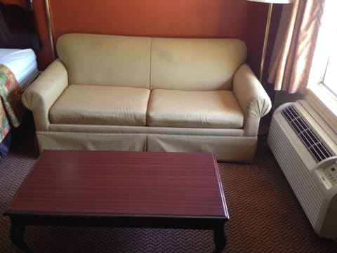 1 King Bed | Desk, laptop workspace, free WiFi, bed sheets