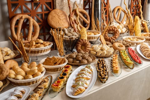Daily buffet breakfast for a fee